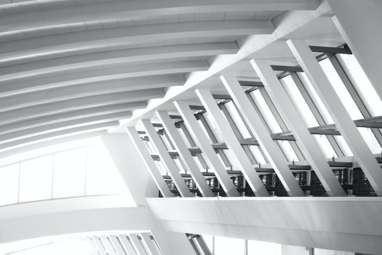 Samochód na parkingu na lotnisku