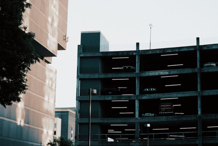 Parking przy urzędzie