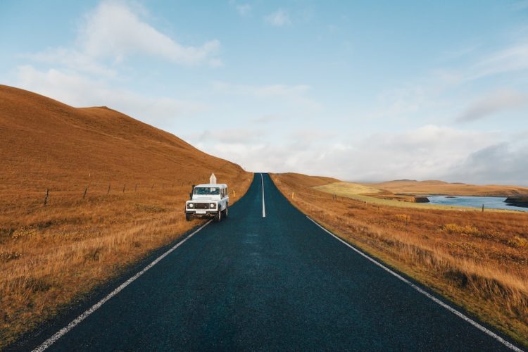 Innowacyjny parking z ładowarką do samochodów hybrydowych