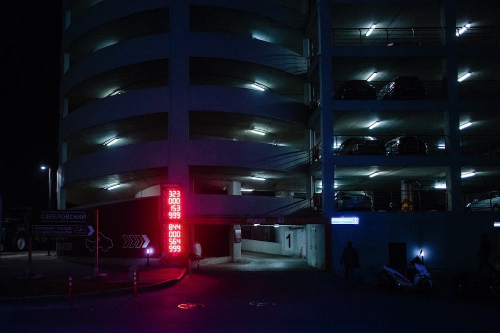 Parking przy biurowcu