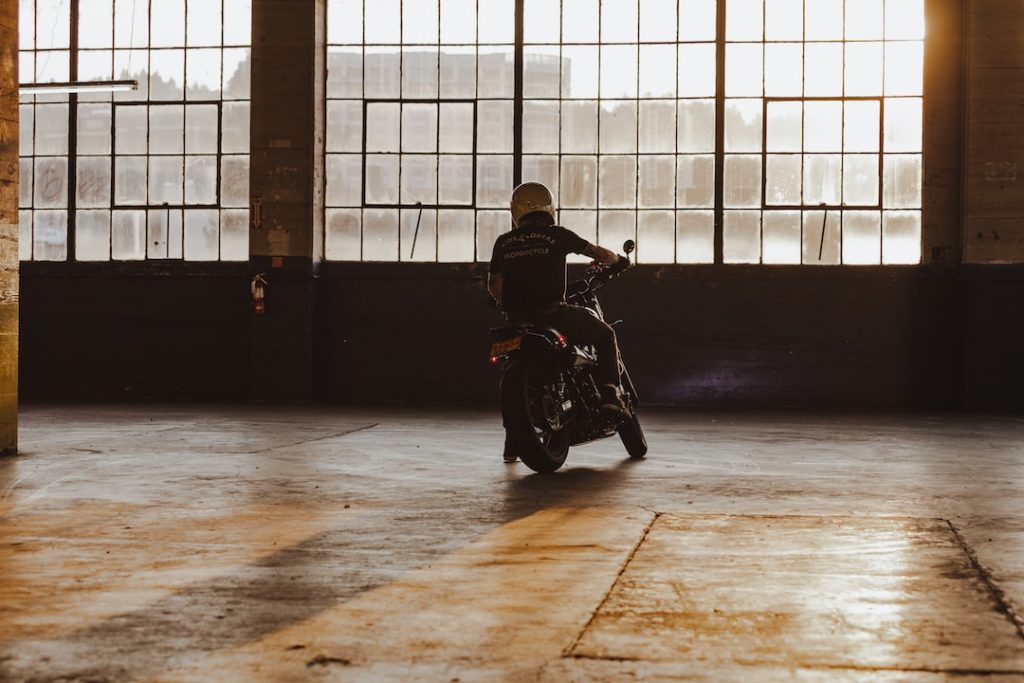 Zdjęcie dedykowanego parkingu dla motocyklistów