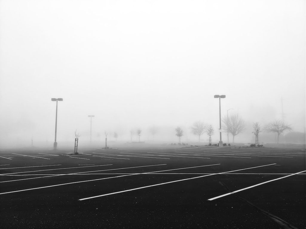 Bezpieczny i komfortowy parking na Okęciu