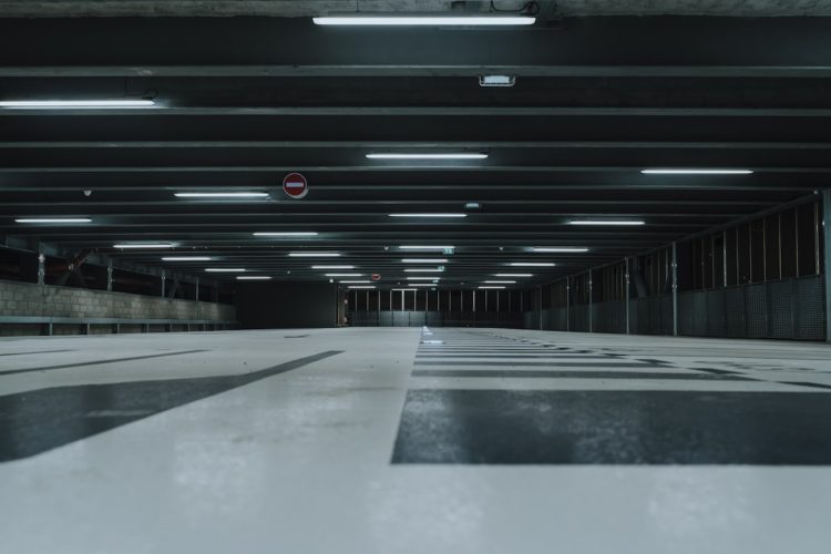 Zdjęcie parkingu w pobliżu miejsc turystycznych