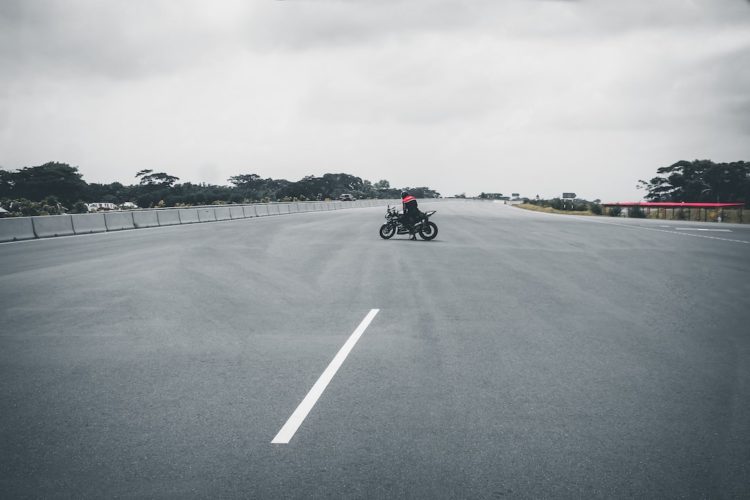 Miejsce parkingowe dla motocykli w mieście