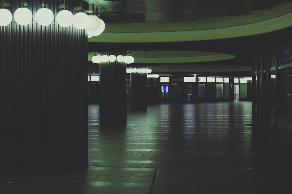 Podziemny parking w centrum miasta