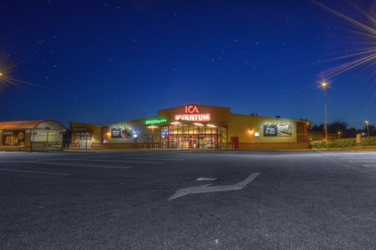 Bezpieczny i tani parking przy trasie Warszawa - Kielce