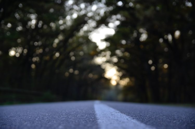 Zdjęcie przedstawiające parking przy drodze z Warszawy do Kielc