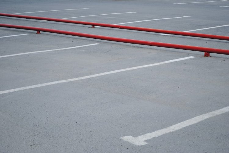 Samochód zaparkowany na ulicy w Grazu