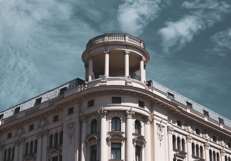 Środek transportu poruszający się po ulicach Warszawy