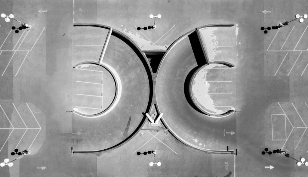 Znak parkowania z informacją o zasadach w Lexington