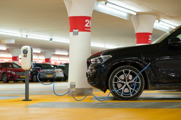 Zdjęcie przedstawiające parking podziemny uwypuklające jego zalety i ograniczenia