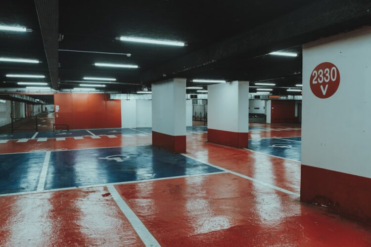 Parking w Hadze dla turystów i mieszkańców