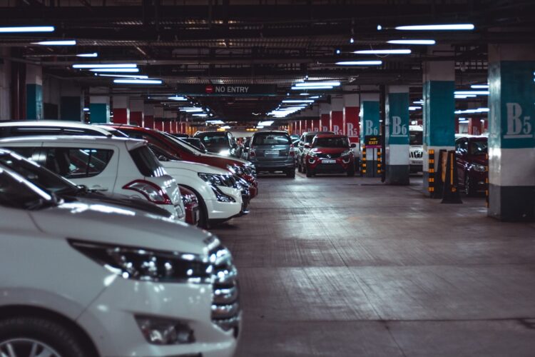 Mandat za złe parkowanie na parkingu