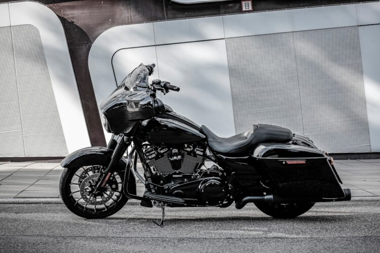 Motocykl zaparkowany we Wrocławiu