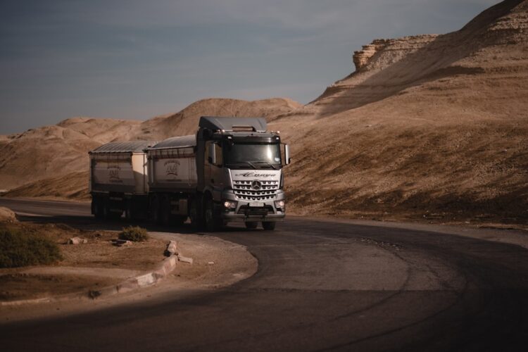 Tir podczas parkowania