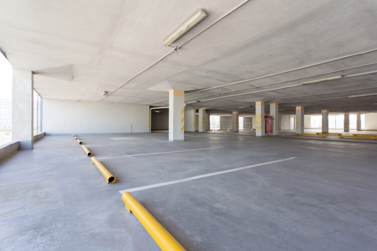 Zdjęcie parkingu w Gdyni, porady jak unikać mandatów