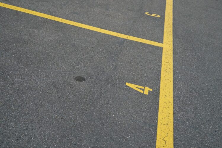 Problemy z parkowaniem pod blokiem mieszkalnym