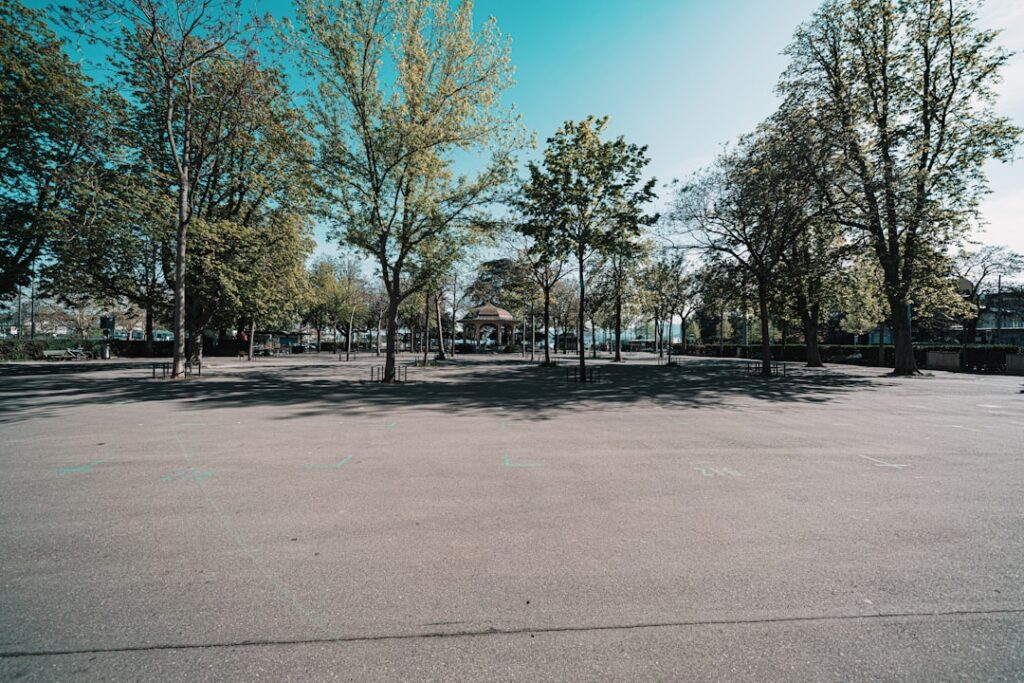 Zdjęcie parkingu w Bielefeld jako ilustracja do przewodnika 2025