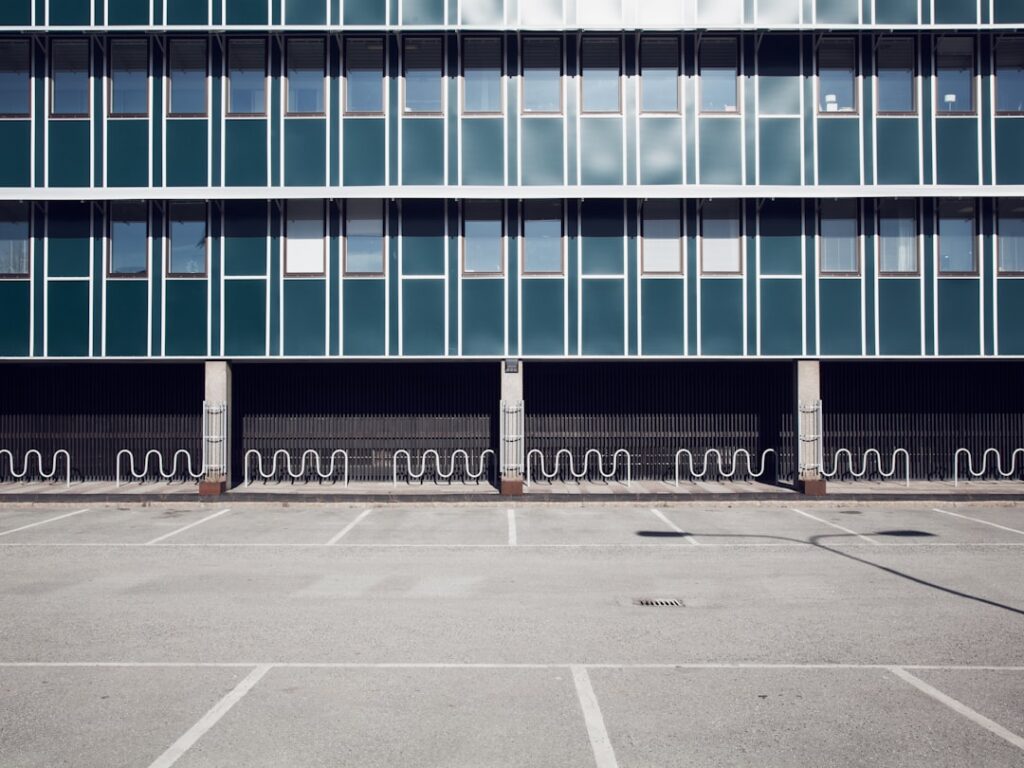 Parking w Amsterdamie z systemami P+R i aplikacjami mobilnymi