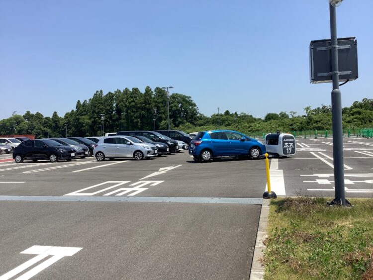 Zdjęcie przedstawiające parking w Asti, zabudowa miejska