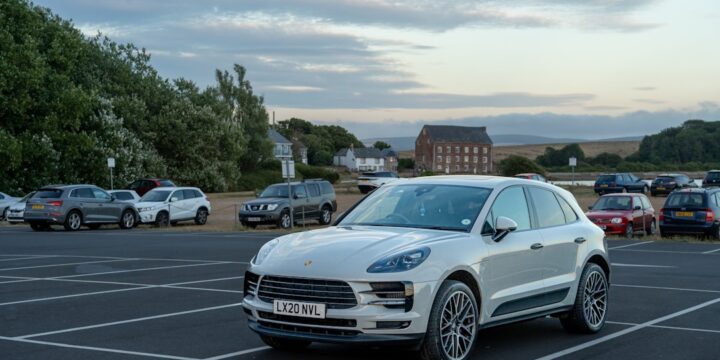 Parkowanie w Mons 2026, strefy i opłaty