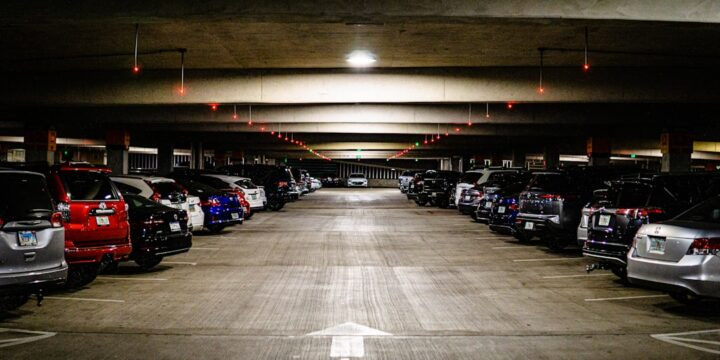 Parkowanie w León w 2026 roku: przewodnik po strefach i opłatach