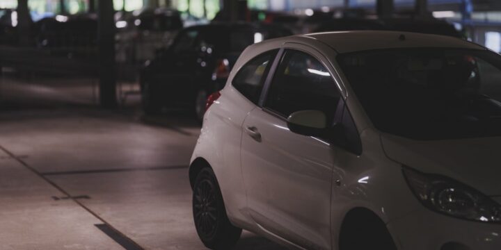 Nowoczesny parking w St. Gallen z aplikacjami i systemami płatności bezgotówkowej