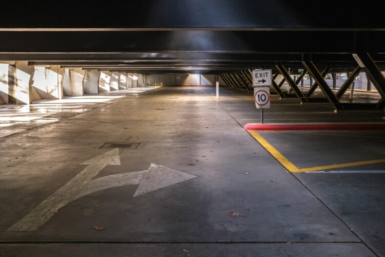 Parking w Swansea – kompletny przewodnik na 2026 rok: strefy, opłaty i najlepsze miejsca