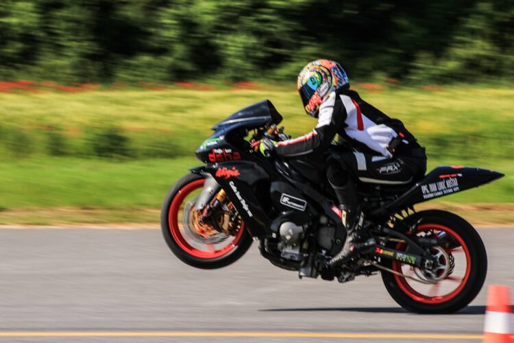 Motocykl zaparkowany bezpiecznie w Białymstoku