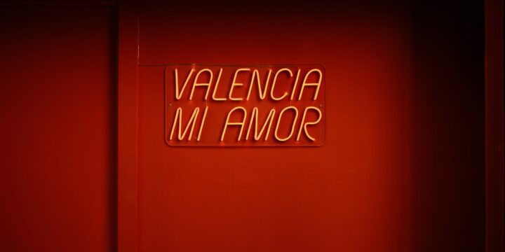 Parking w pobliżu atrakcji turystycznych w Walencji