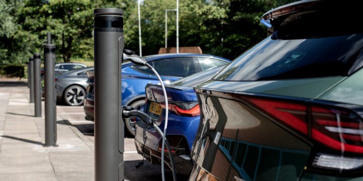Parking dla samochodów elektrycznych w Warszawie