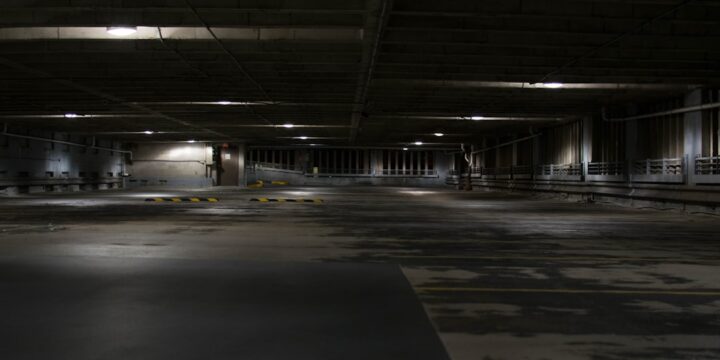 Parking przy Galerii Bronowice w 2026 roku z inteligentnym systemem i darmowymi miejscami