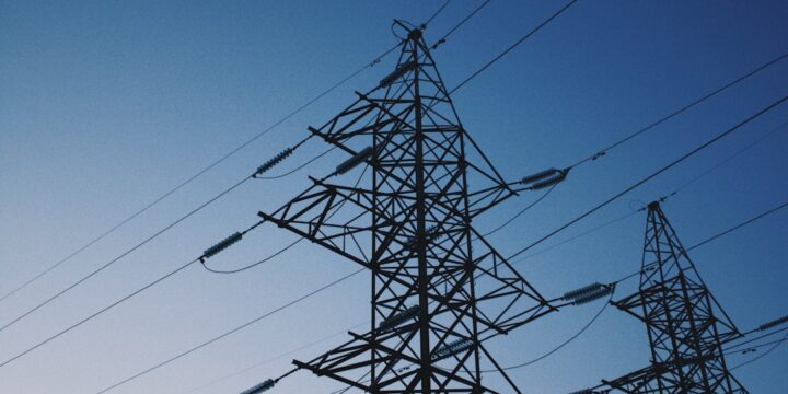 Samochód elektryczny ładujący się w Szczecinie
