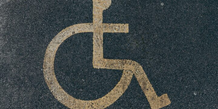 Parking przy Galerii Młociny z udogodnieniami dla osób niepełnosprawnych