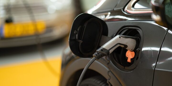 Parkingi z ładowarkami dla samochodów elektrycznych w Poznaniu