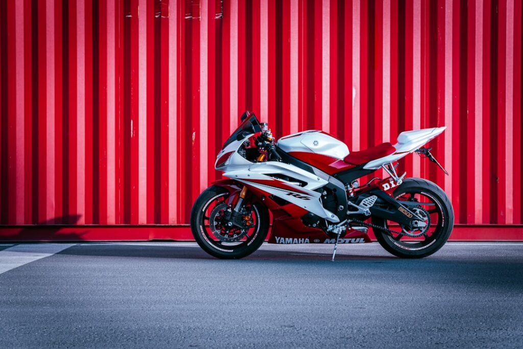 Motocykl zaparkowany w Toruniu