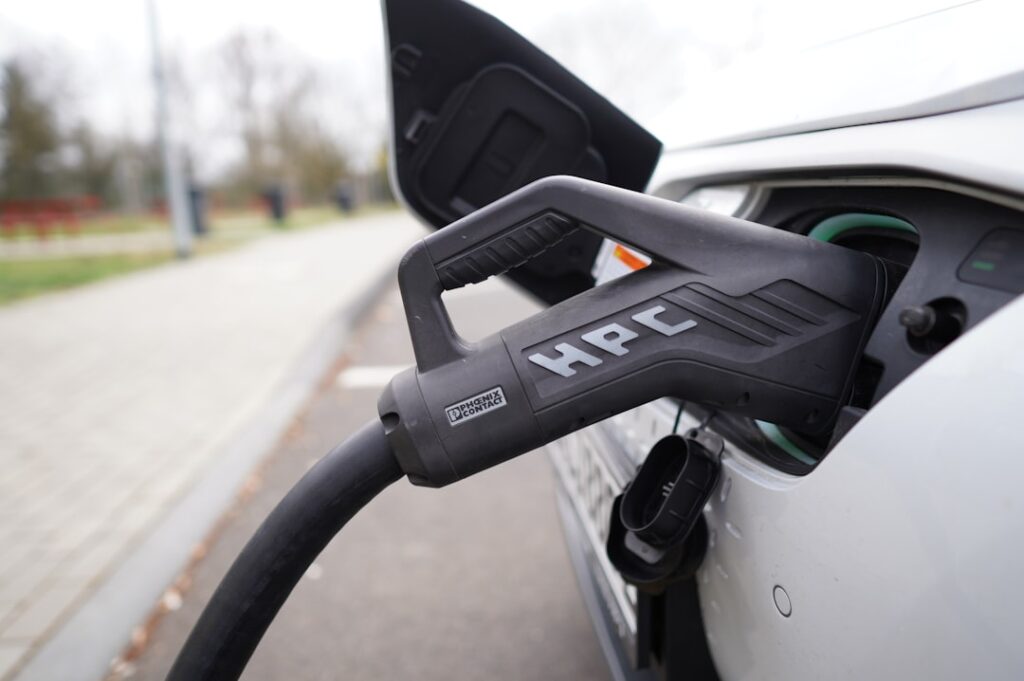Parking z ładowarką elektryczną w Toruniu