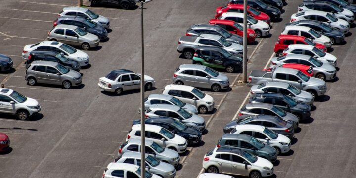 Strzeżony parking przy lotnisku Modlin