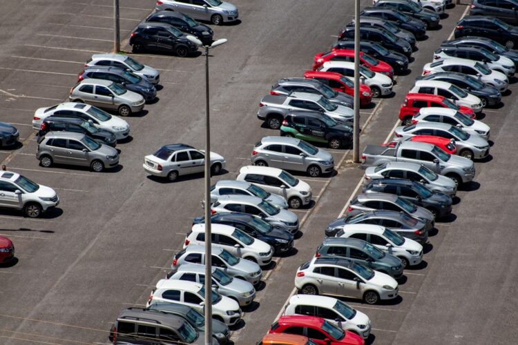 Strzeżony parking przy lotnisku Modlin