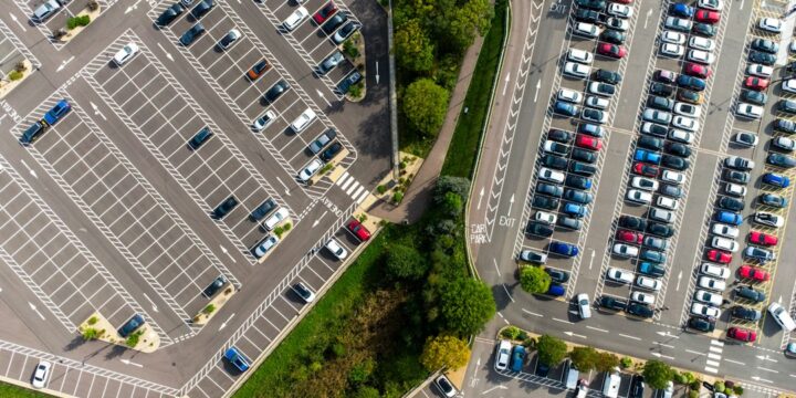 Parking przy Ergo Arenie przed imprezą