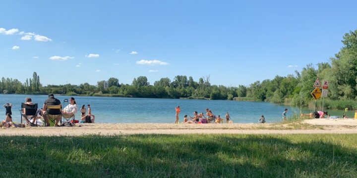 Wyjazd z parkingu przy Spodku w Katowicach po wydarzeniu